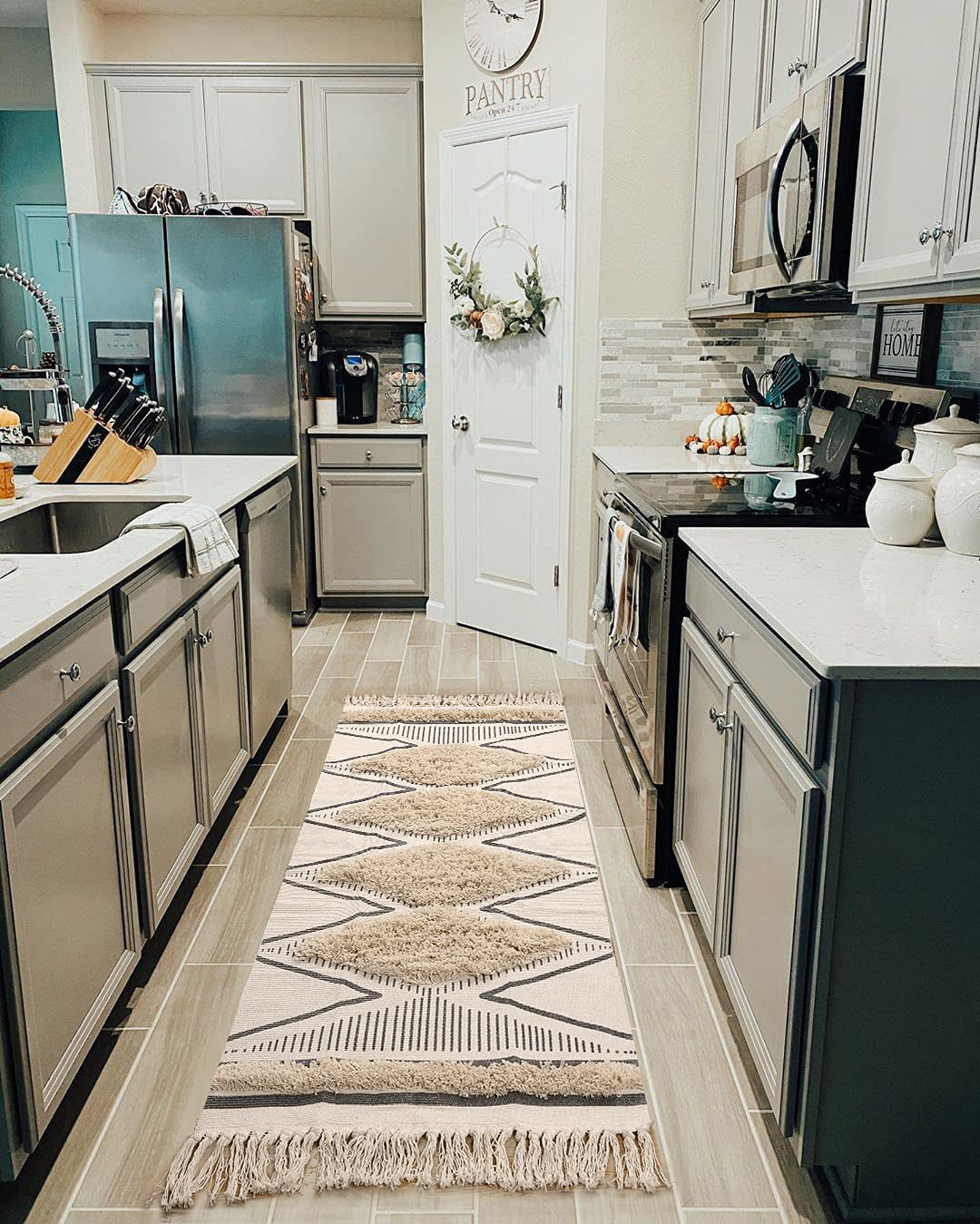 Boho Runner Rug 2.3'X5.3 Tufted Geometric Farmhouse Hallway Rugs with Tassels Washable Woven Tribal Diamond Throw Accent Rug Doormat for Kitchen Sink/Living Room/Bedroom